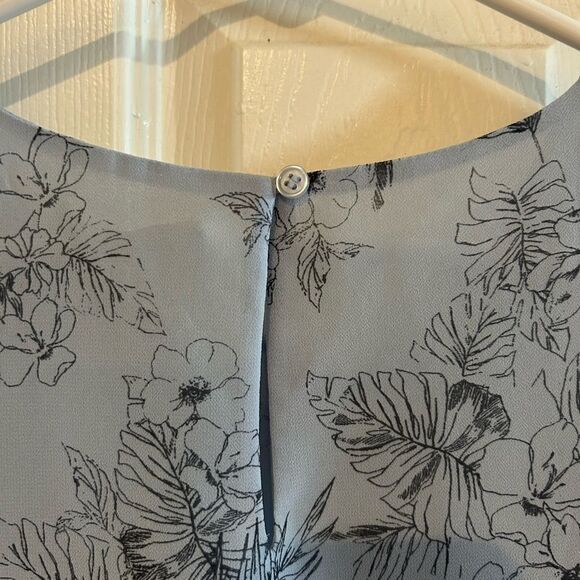 Pleione Blue floral Semi-Sheer sleeveless blouse w/ Camisole XS NWT - Picture 7 of 10